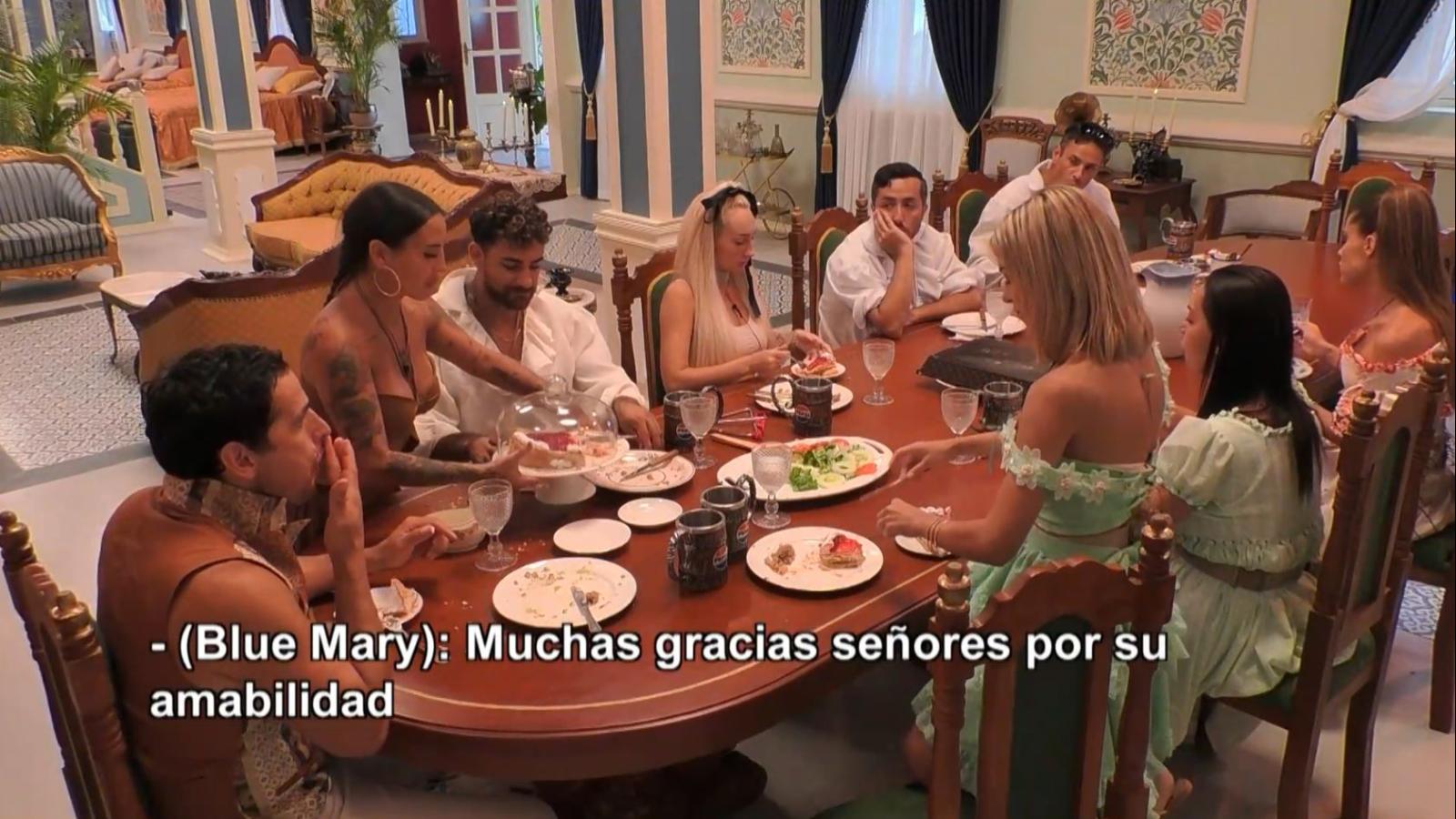 Blue Mary reparte torta en Ganar o Servir