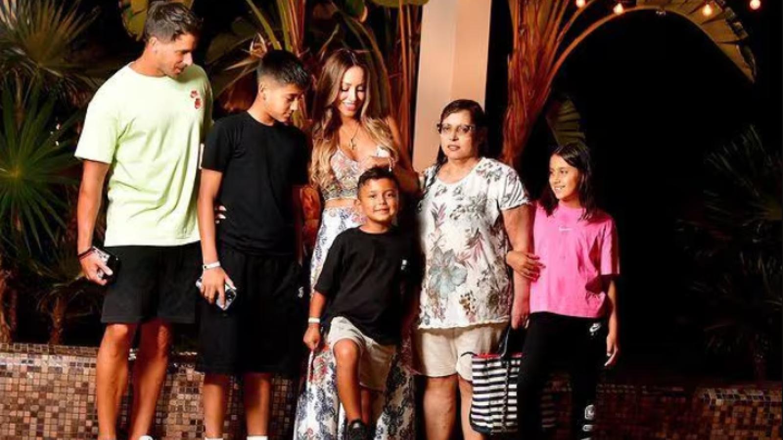 Camilo Huerta junto a Marité Matus y sus hijos - Créditos: Redes Sociales