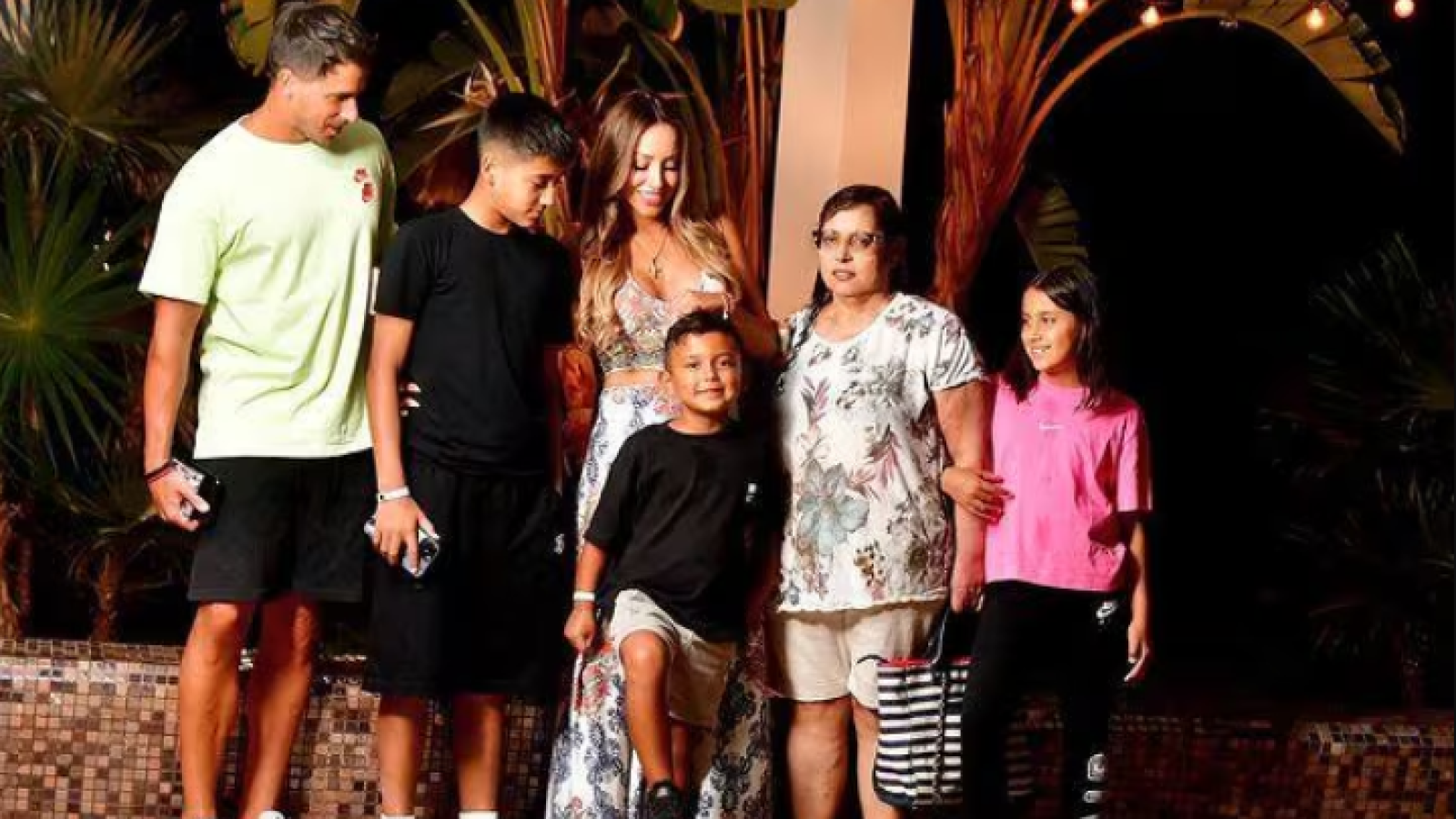 Camilo Huerta junto a Marité Matus y sus hijos - Créditos: Redes Sociales