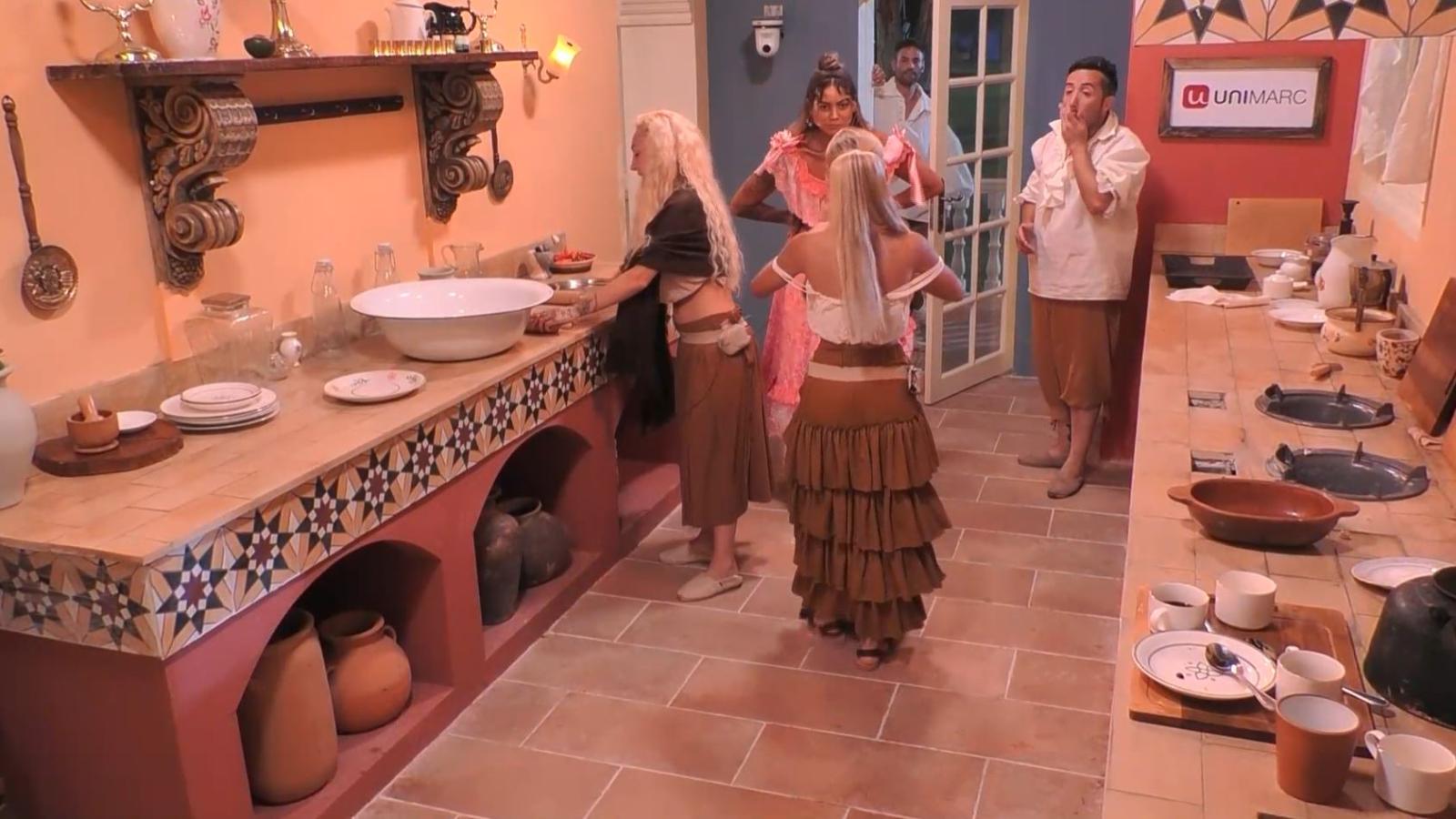 Camila Recabarren enojada en la cocina de Ganar o Servir