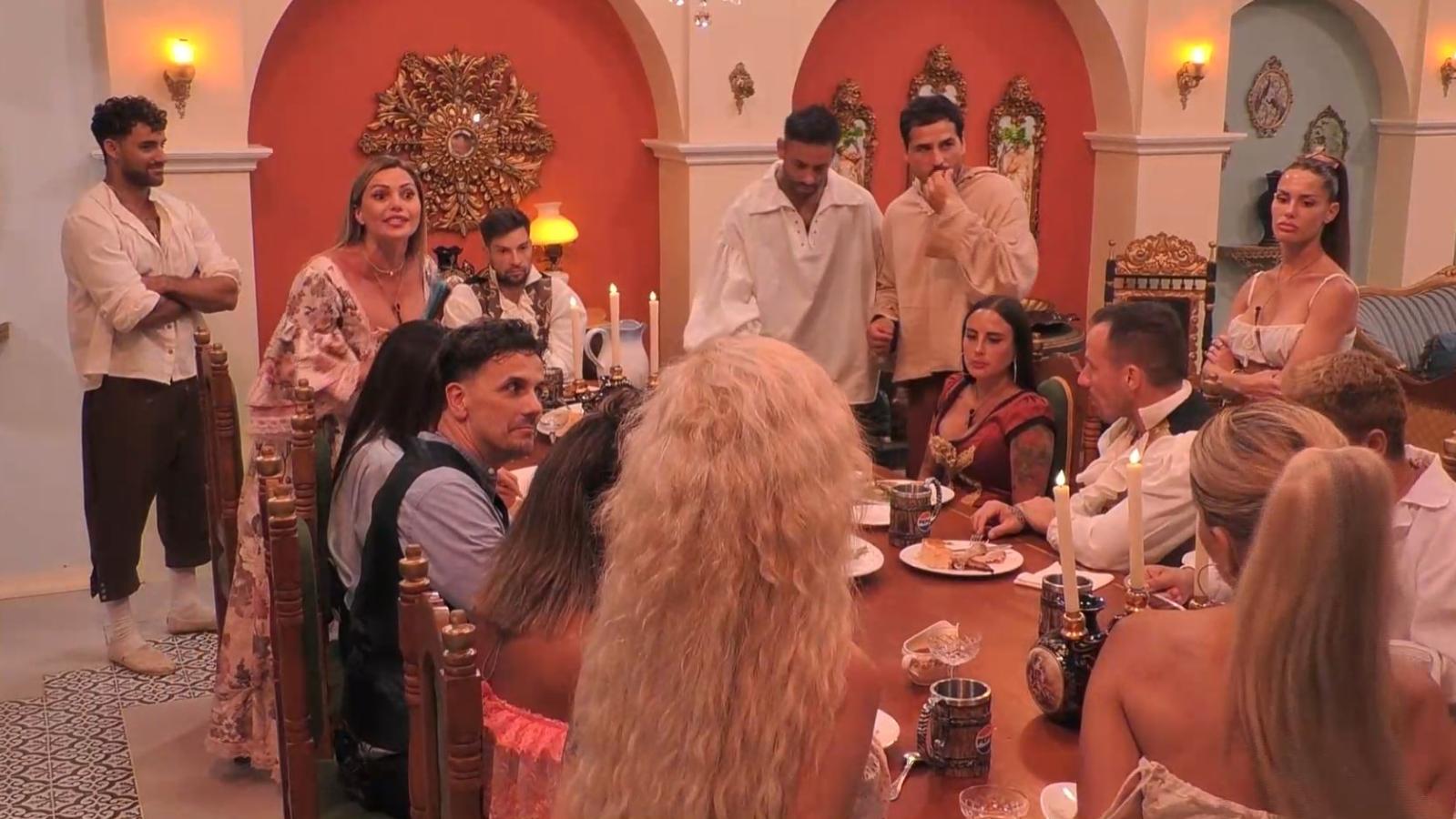 Faloon y Oriana pelean en Ganar o Servir