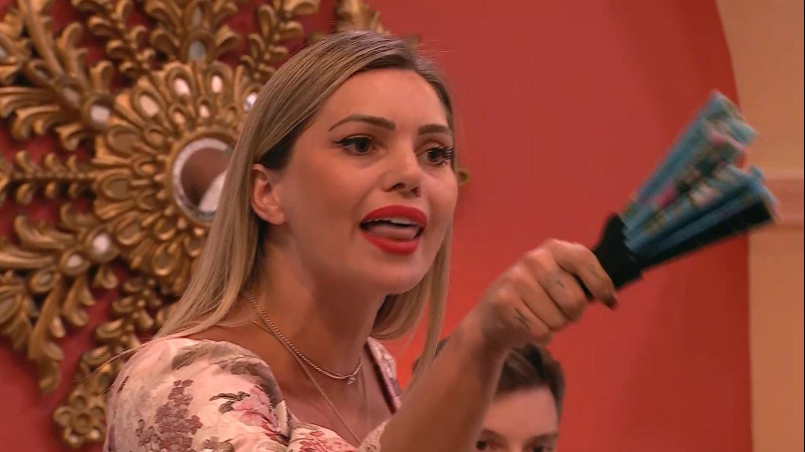 Faloon le grita a Oriana Marzoli en Ganar o Servir