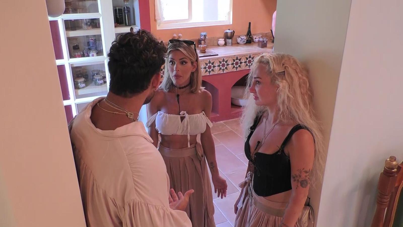 Austin Palao reta a Oriana por hablar de más en Ganar o Servirr