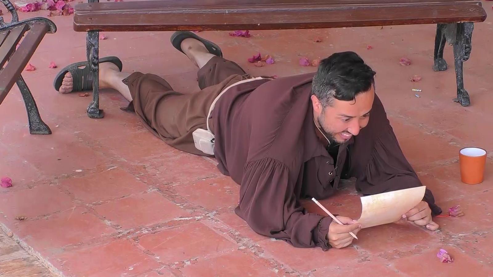 Poeta escribe un Poema en Ganar o Servir