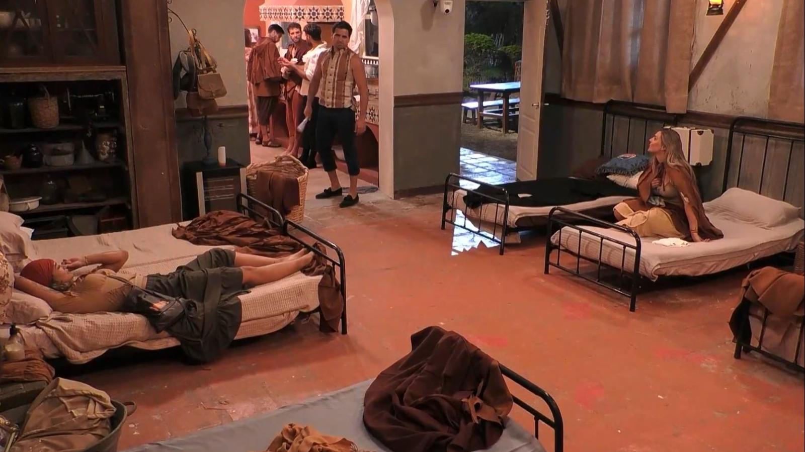 Pangal apuesta con Camila y Faloon en Ganar o Servir