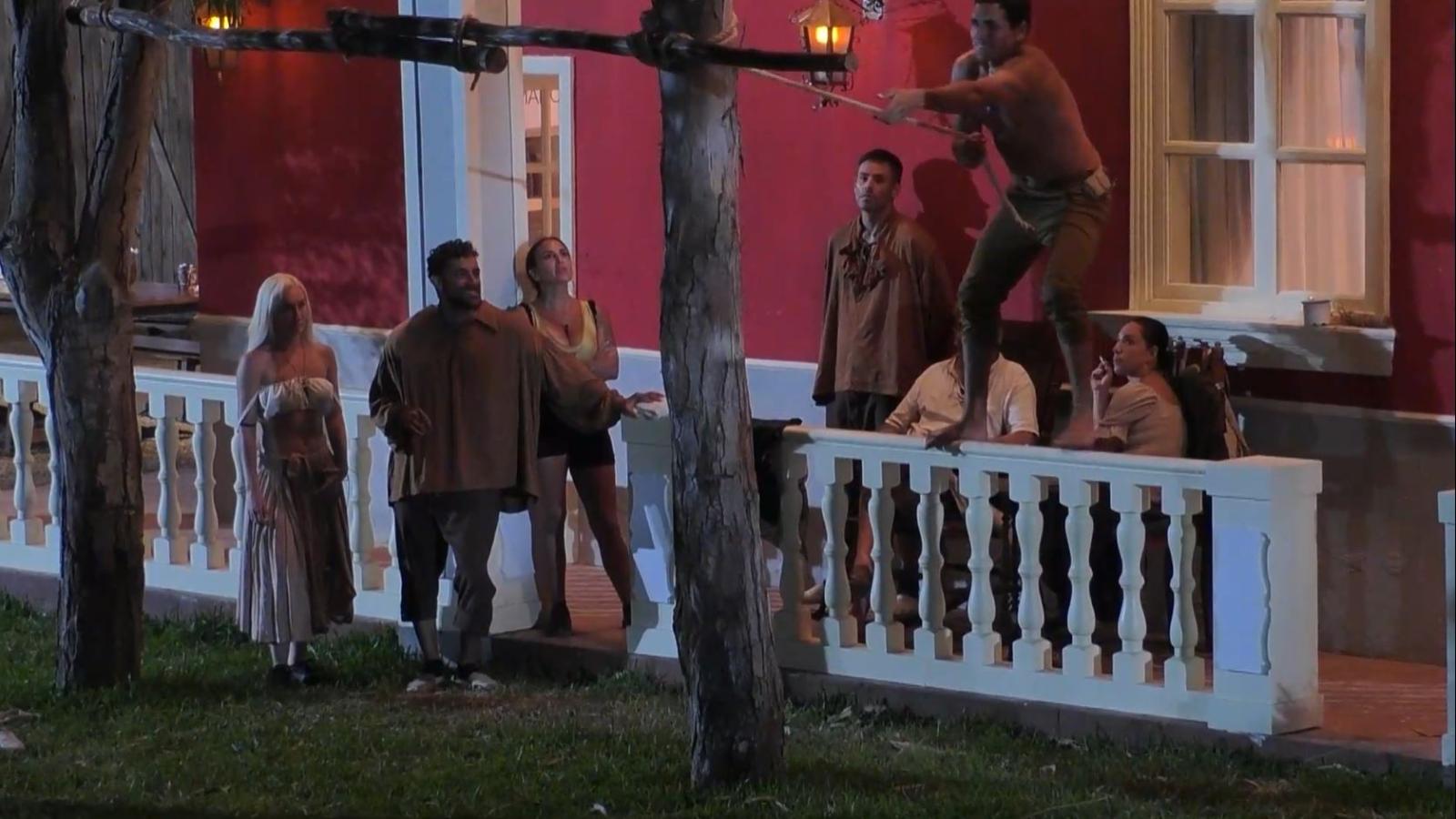 Pangal desafía a Austin en Ganar o Servir