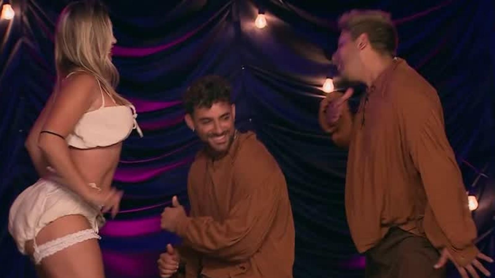 El baile entre Botota y Austin