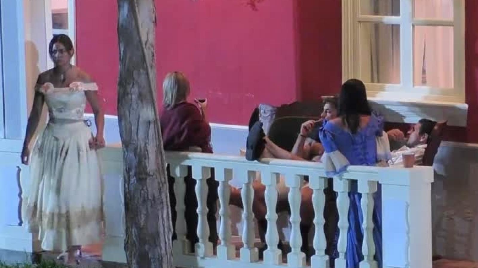 Camila se retiró visiblemente molesta