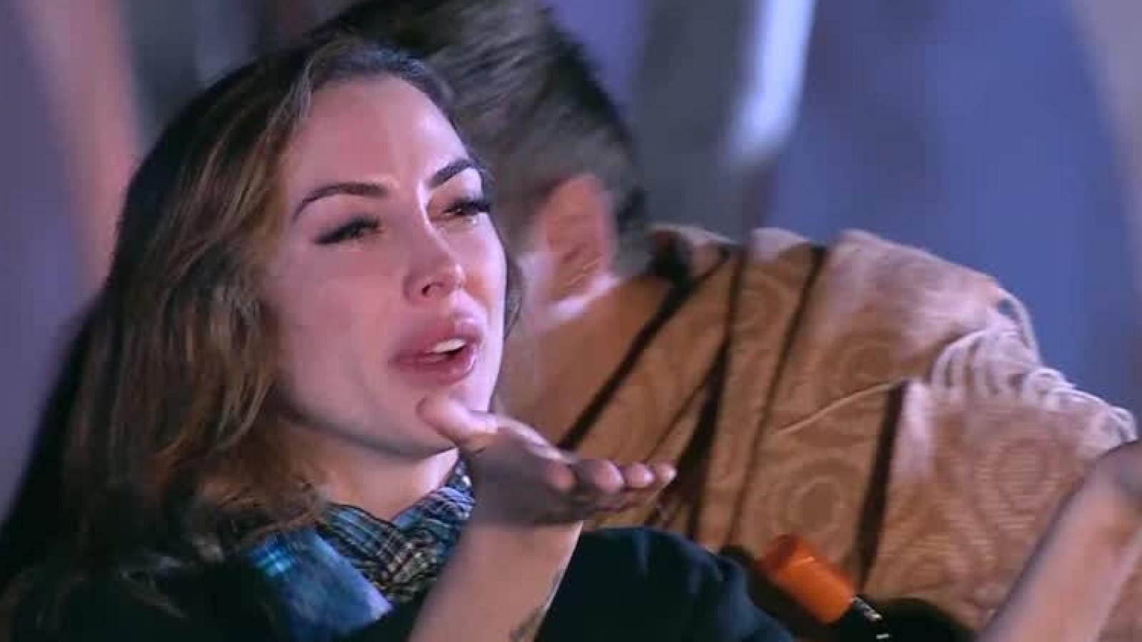 Daniela rompió en llanto