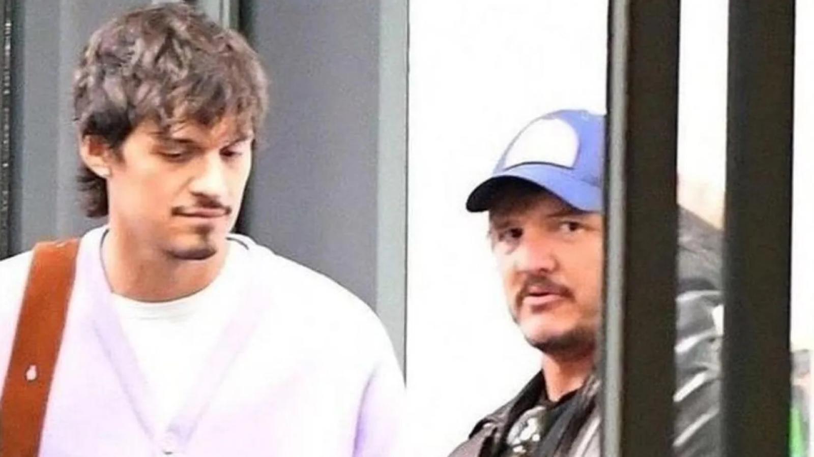 Varias teorías se han levantado en torno a una posible desconocida relación entre el actor chileno Pedro Pascal y el cantante Omar Apollo