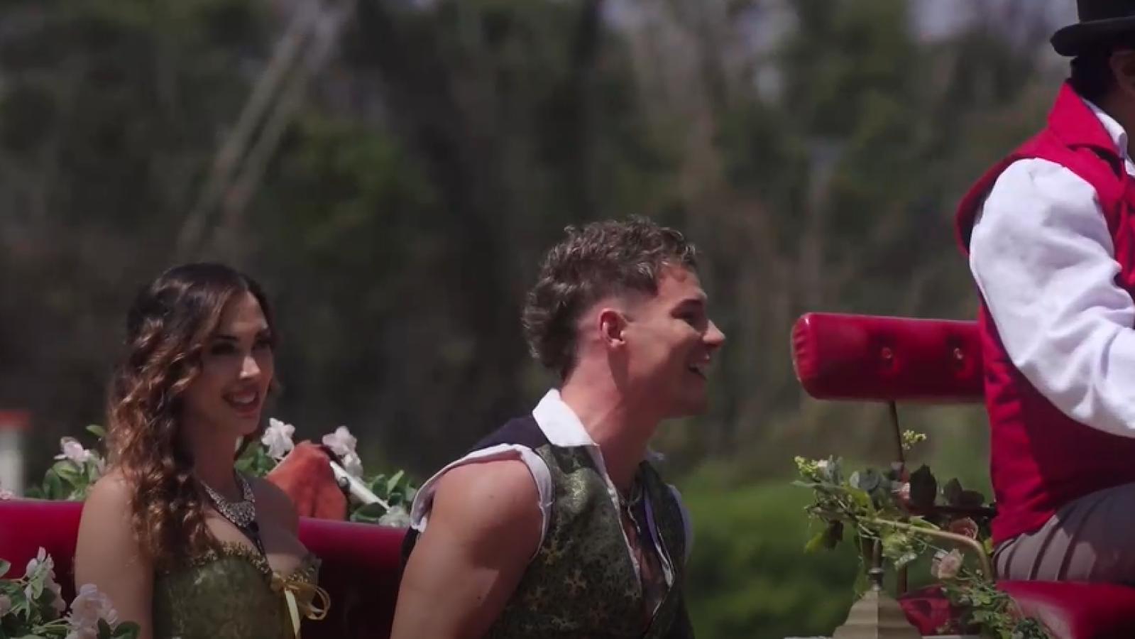 Rai y Daniela llegando a la Casona