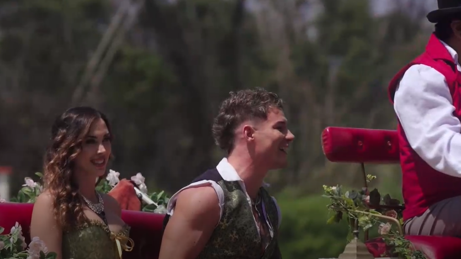 Rai y Daniela llegando a la Casona