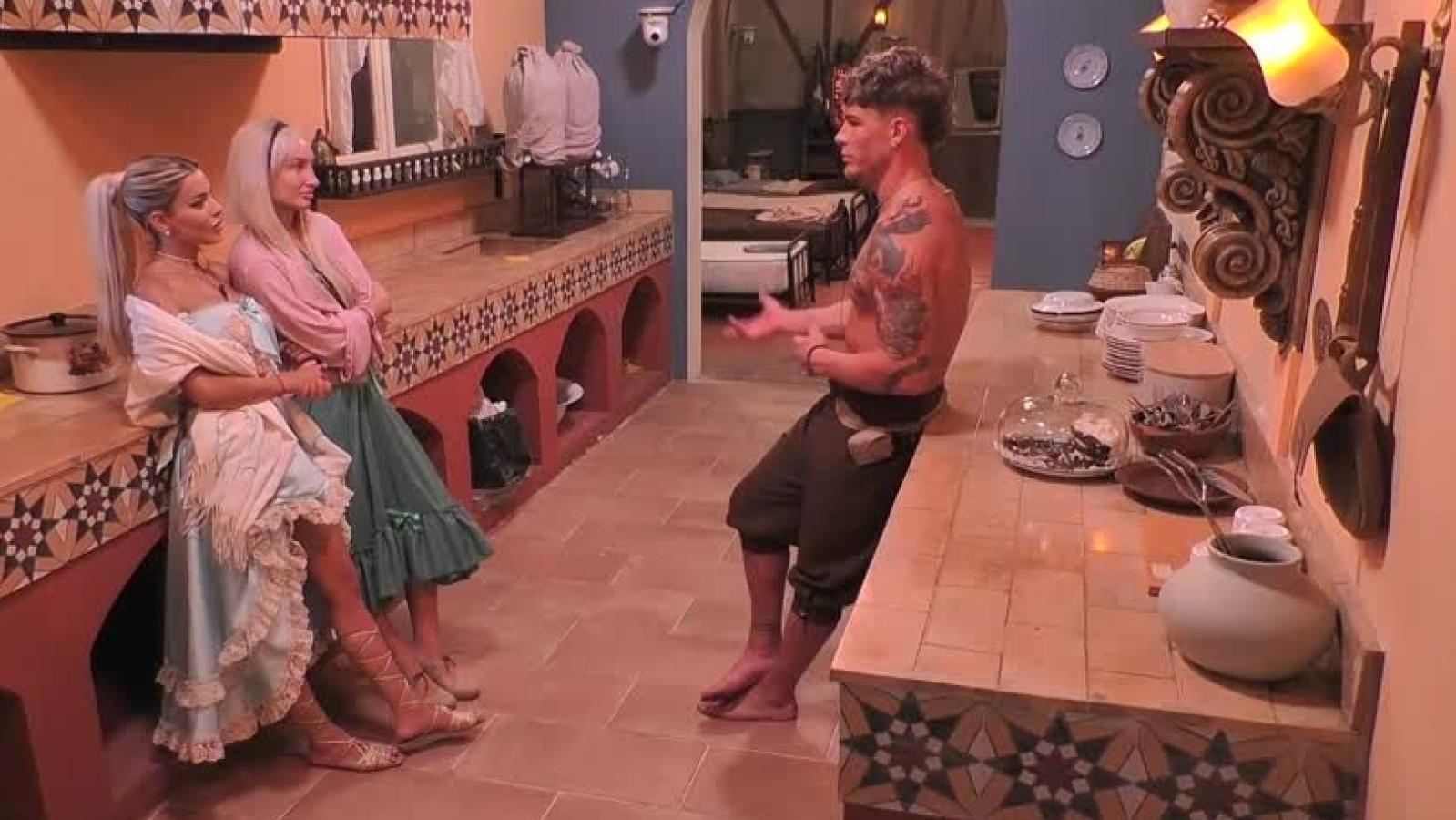 El diálogo entre Rai, Fran y Oriana.