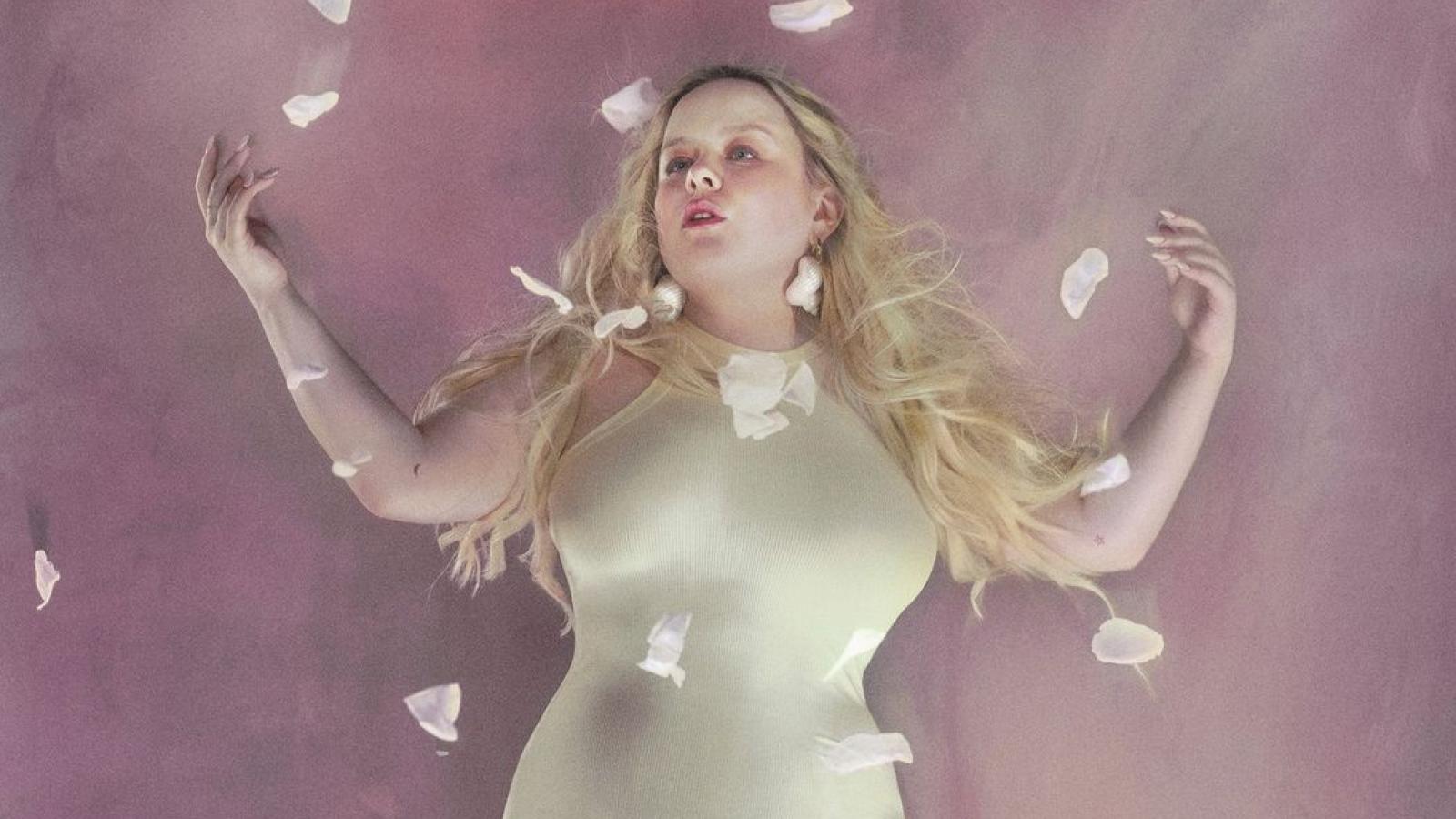 SKIMS - Instagram @skims