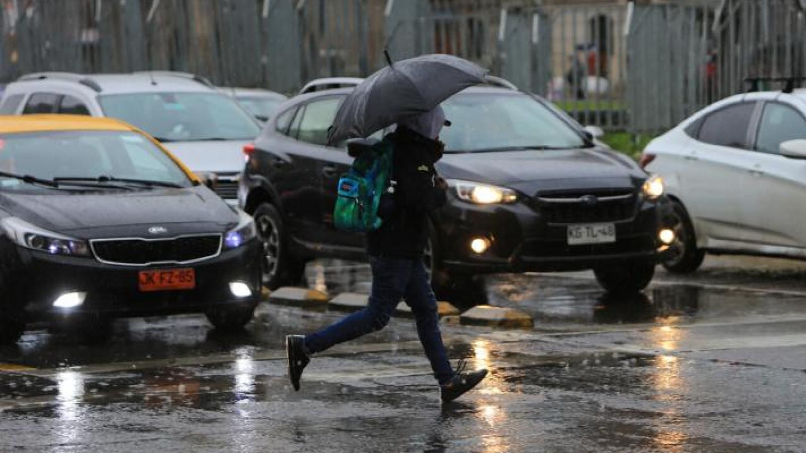 ¿Cuánta lluvia se espera para Santiago esta jornada?