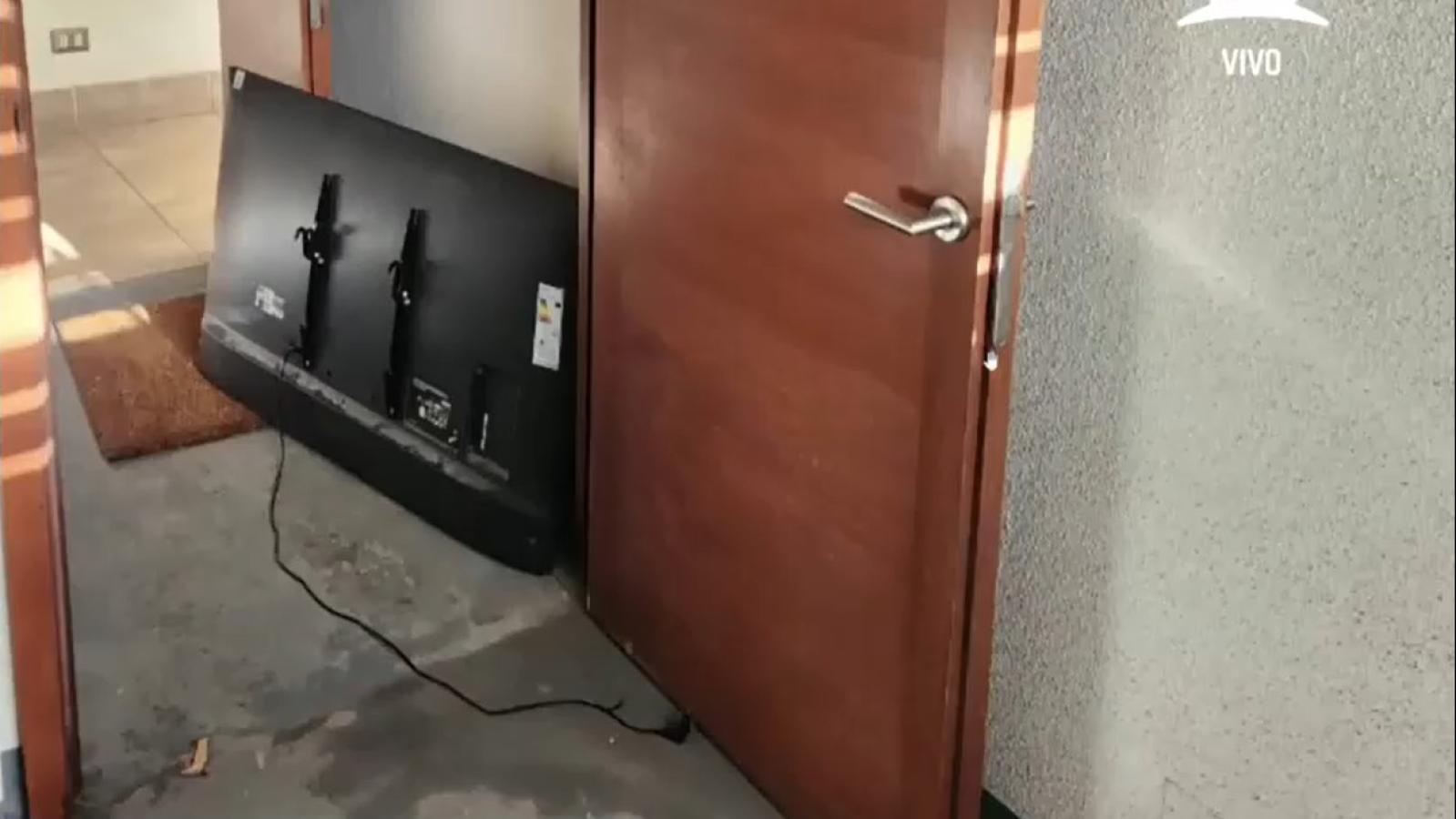 Impresentable: delincuentes ingresan a robar en 22 departamentos de edificio afectado por socavón