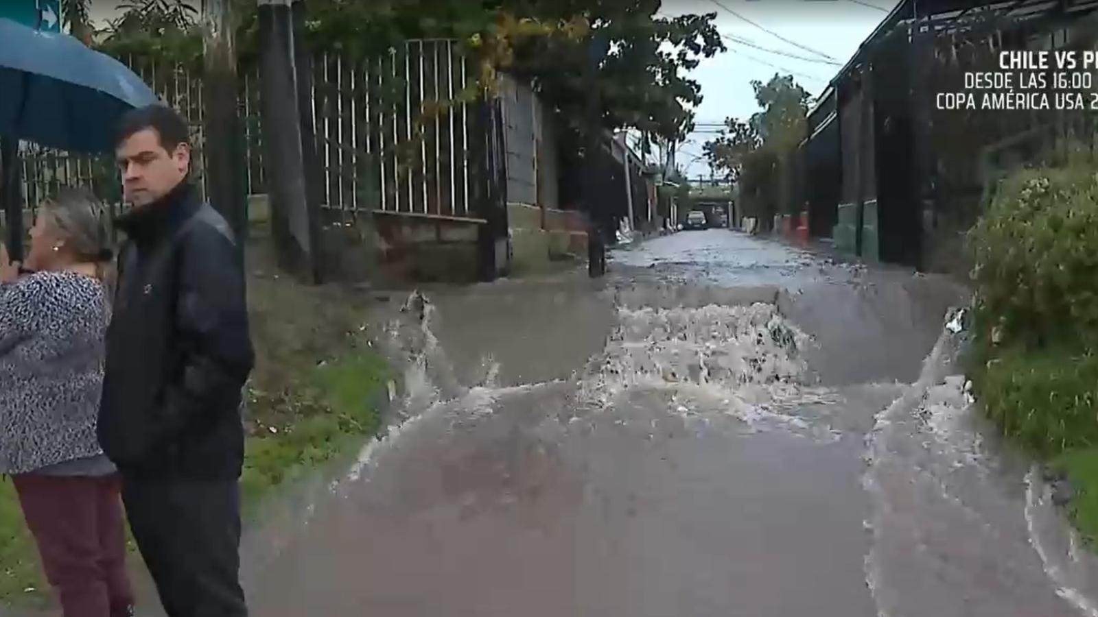 "Cascada" preocupa a vecinos de callejón de Lo Espejo