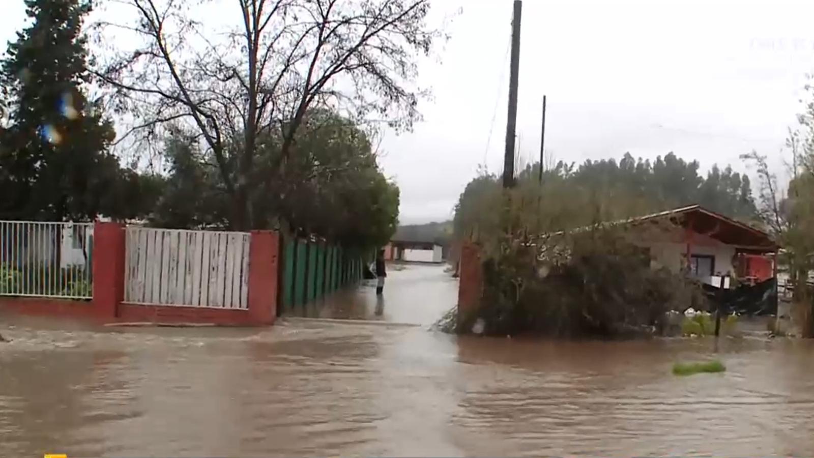 Vecinos de María Pinto preocupados por anegamientos en la comuna