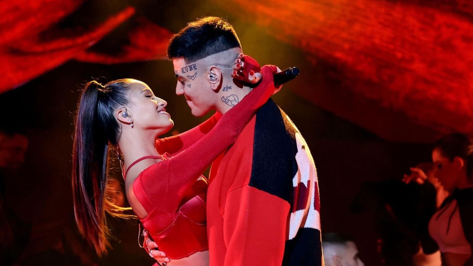 Medios argentinos aseguran que Emilia y Duki se casarán