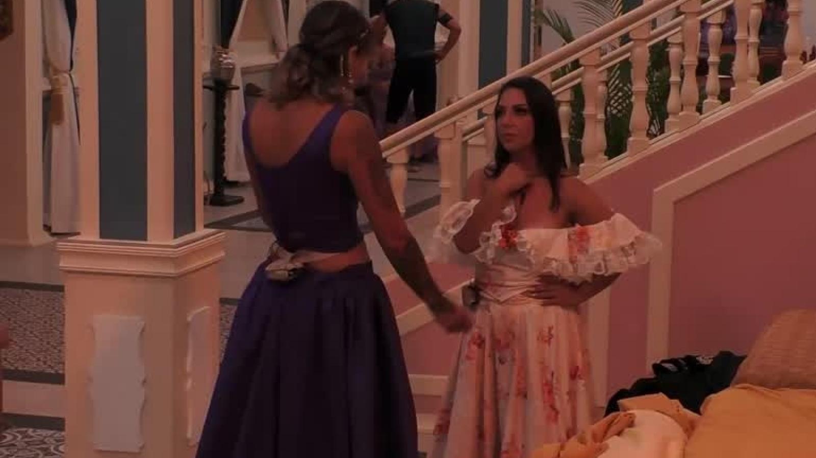 El diálogo entre Camila y Mariela