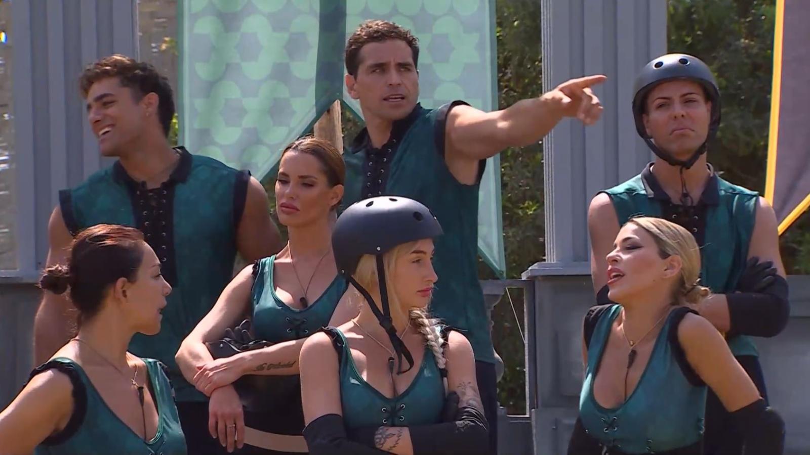 Soberanos enojados en Ganar o Servir por sanción