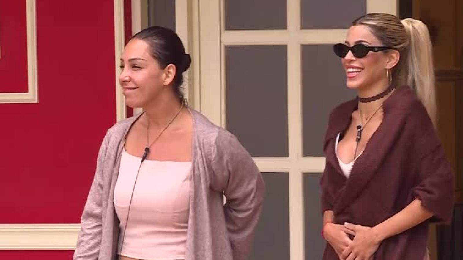 Oriana fue en busca de Mariela en cuanto se percató del homenaje.