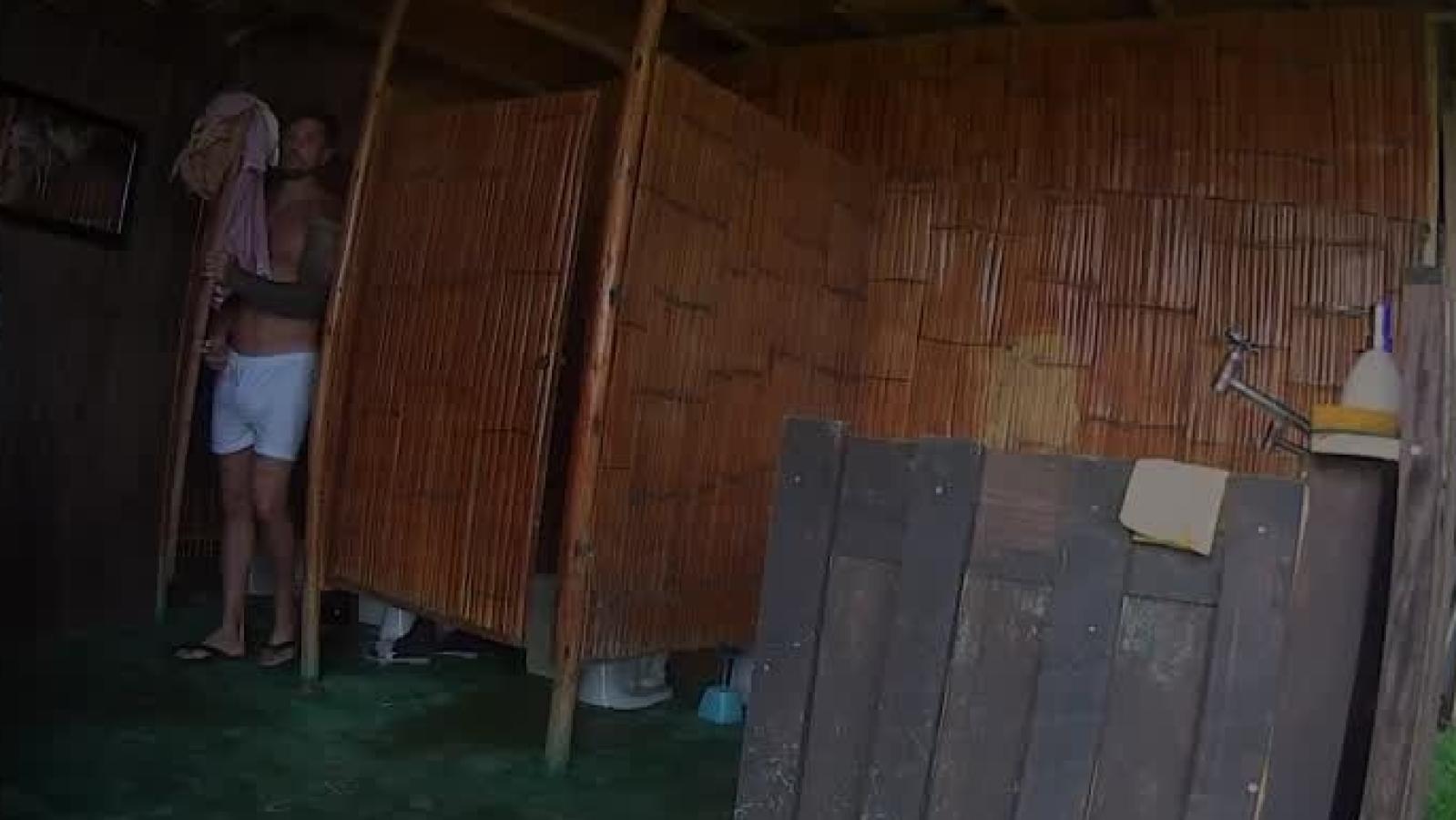 La escapada al baño de Luis y Daniela en Ganar o Servir