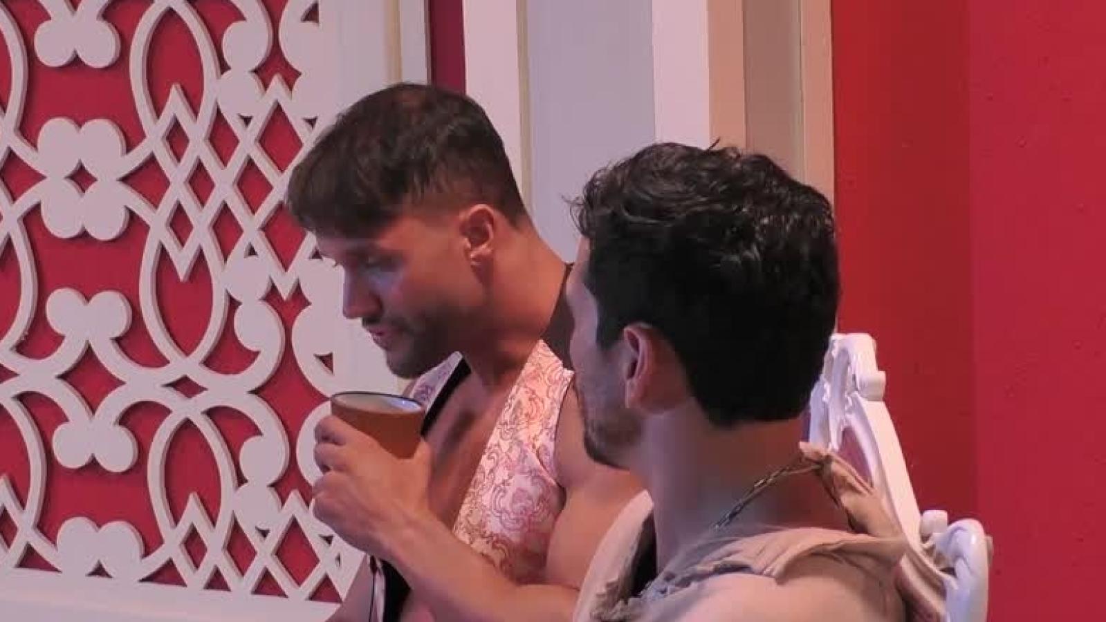 Fabio Agostini descubrió en su casa que Luis había escupido el frasco de Nutella que le regaló. Lo calificó de "zorro" y "traicionero" ante los demás participantes de Ganar o Servir