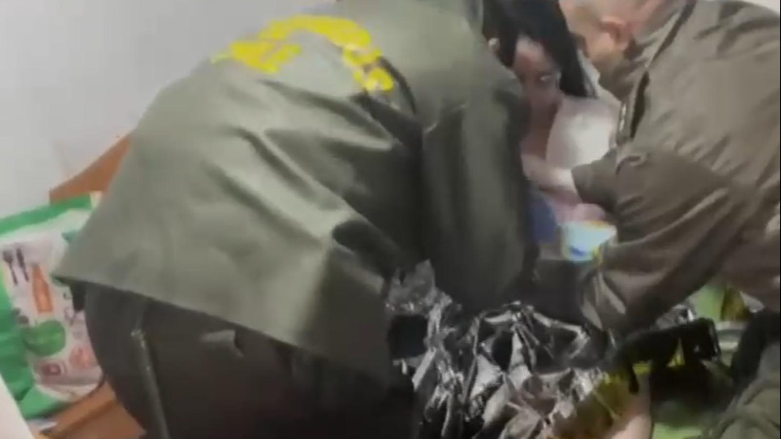 Carabineros asiste un parto en Lo Espejo en medio de las inundacione