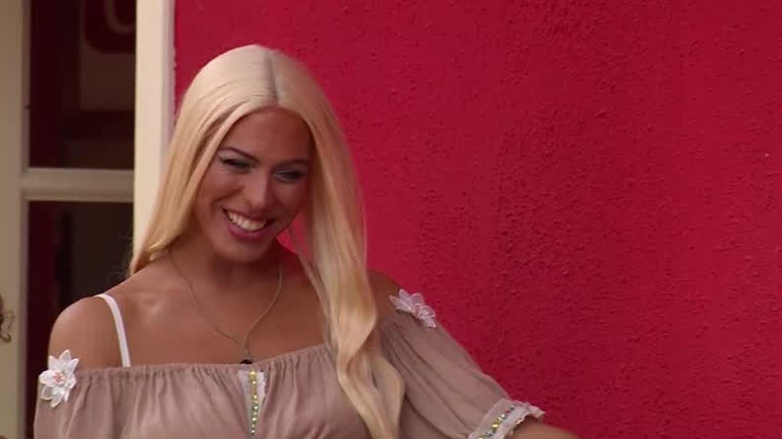 Sofía se vio rápida y bien informada, y no dejó escapar la ocasión para pedirle una definición más concreta a Luis.