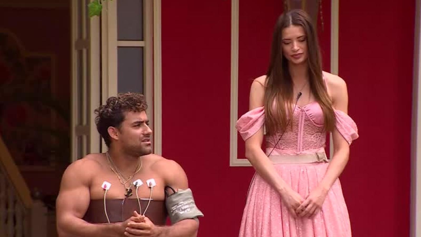 Austin y Julia juegan con el detector de mentiras - Ganar o Servir