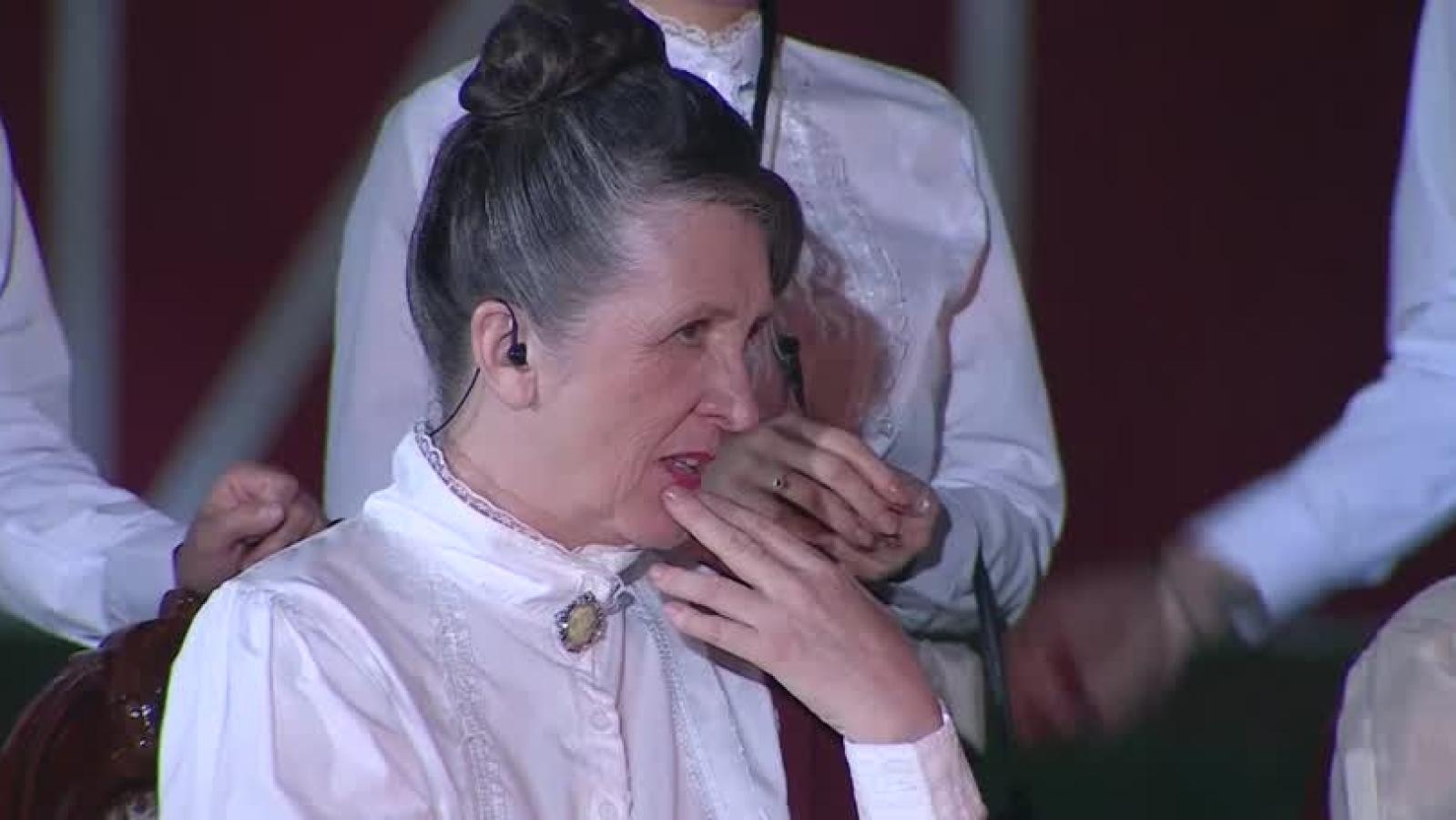 Amanda impactada con sus imitaciones en Ganar o Servir.