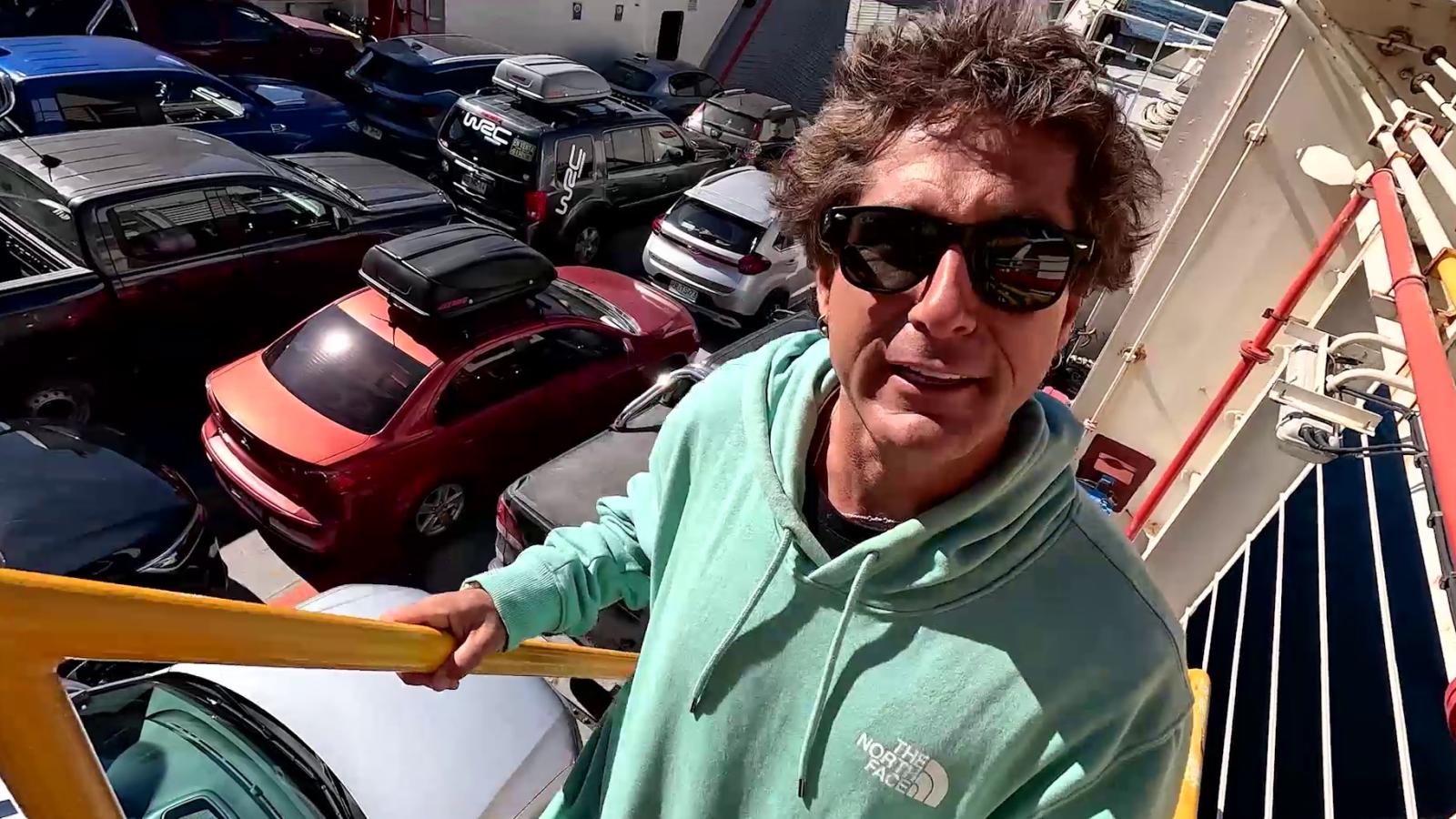 “La ruta de la Patagonia” mostrará a Claudio Iturra ascendiendo el volcán Chaitén
