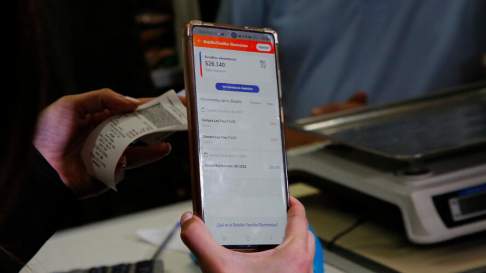 El pago de la luz gracias al Bolsillo Familiar Electrónico - Créditos: ATON