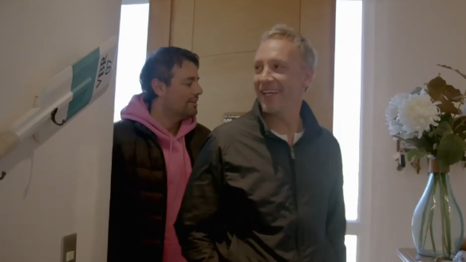 Martín Cárcamo en el departamento de los padres de Daniel Valenzuela