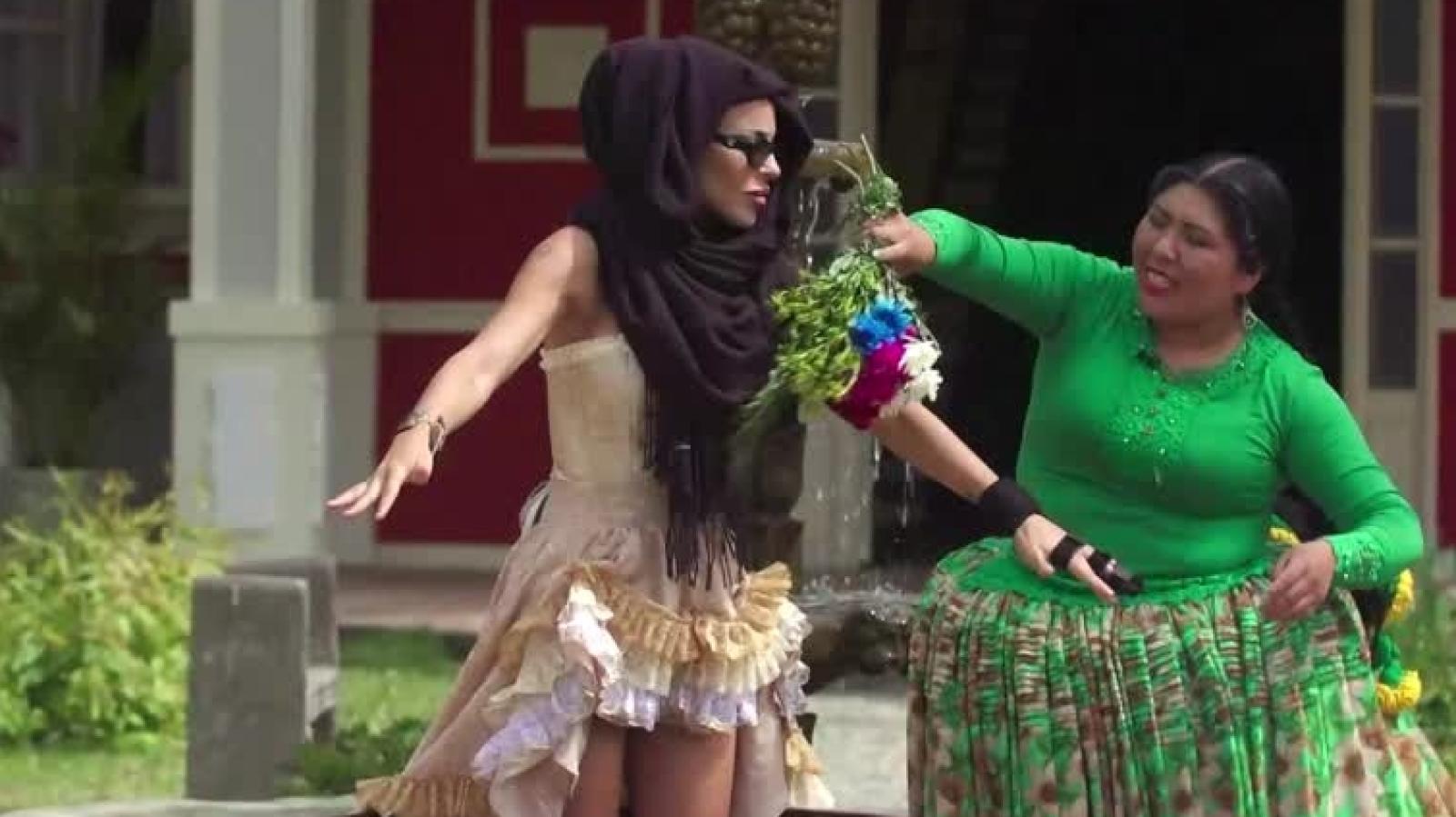 Oriana Marzoli y Cholita Lu en la casona de Ganar o Servir