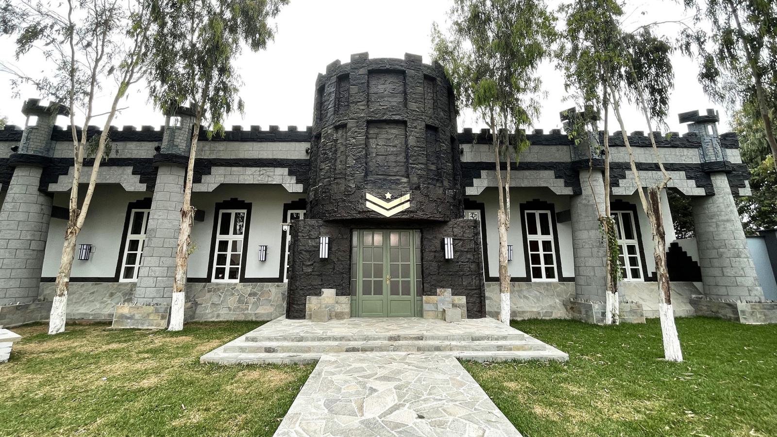 Con 600 metros cuadrados, ocho torres de gran altura y hasta un calabozo: Así será la imponente escenografía de "Palabra de Honor"