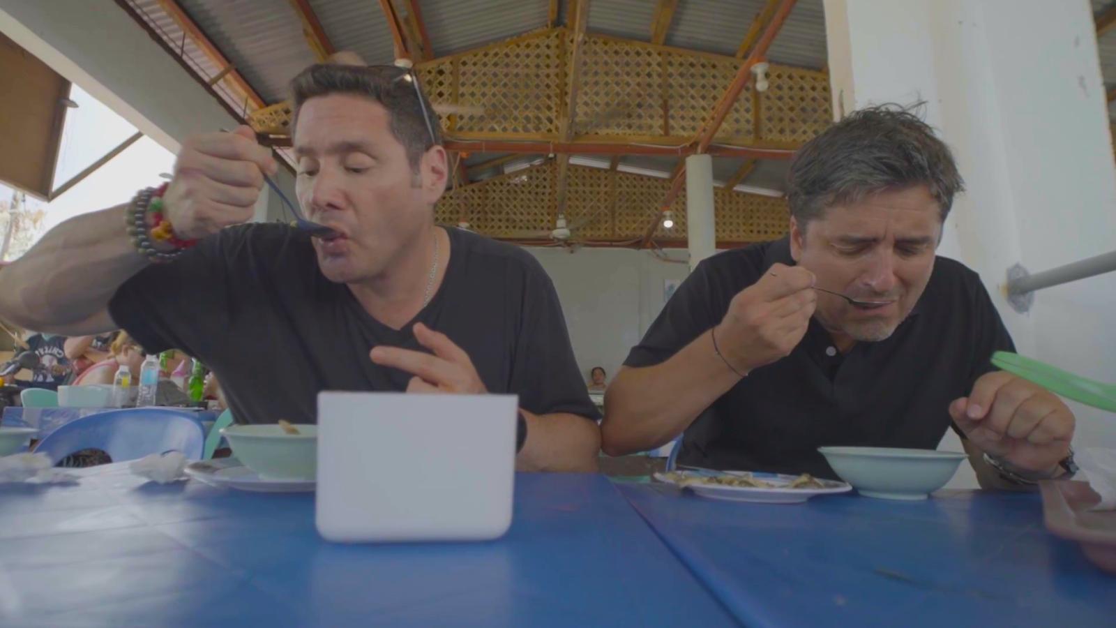 En un nuevo capítulo de "Socios por el mundo": Jorge y Pancho siguen su aventura en Filipinas con anguilas y nudismo