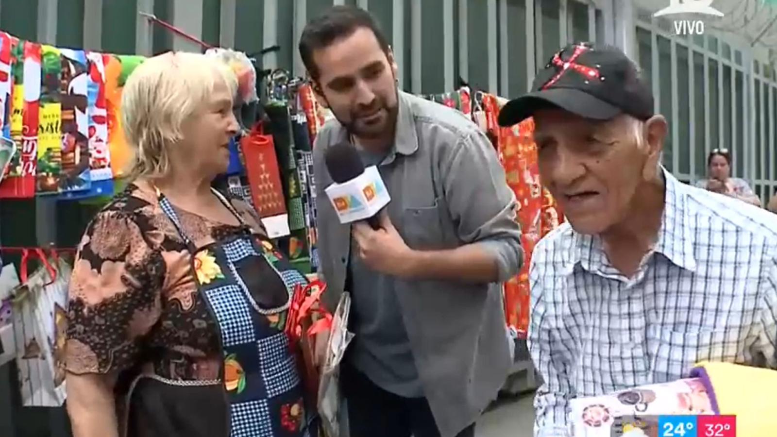 El "Batallón de Amor" ayuda a adultos mayores que venden paños de cocina