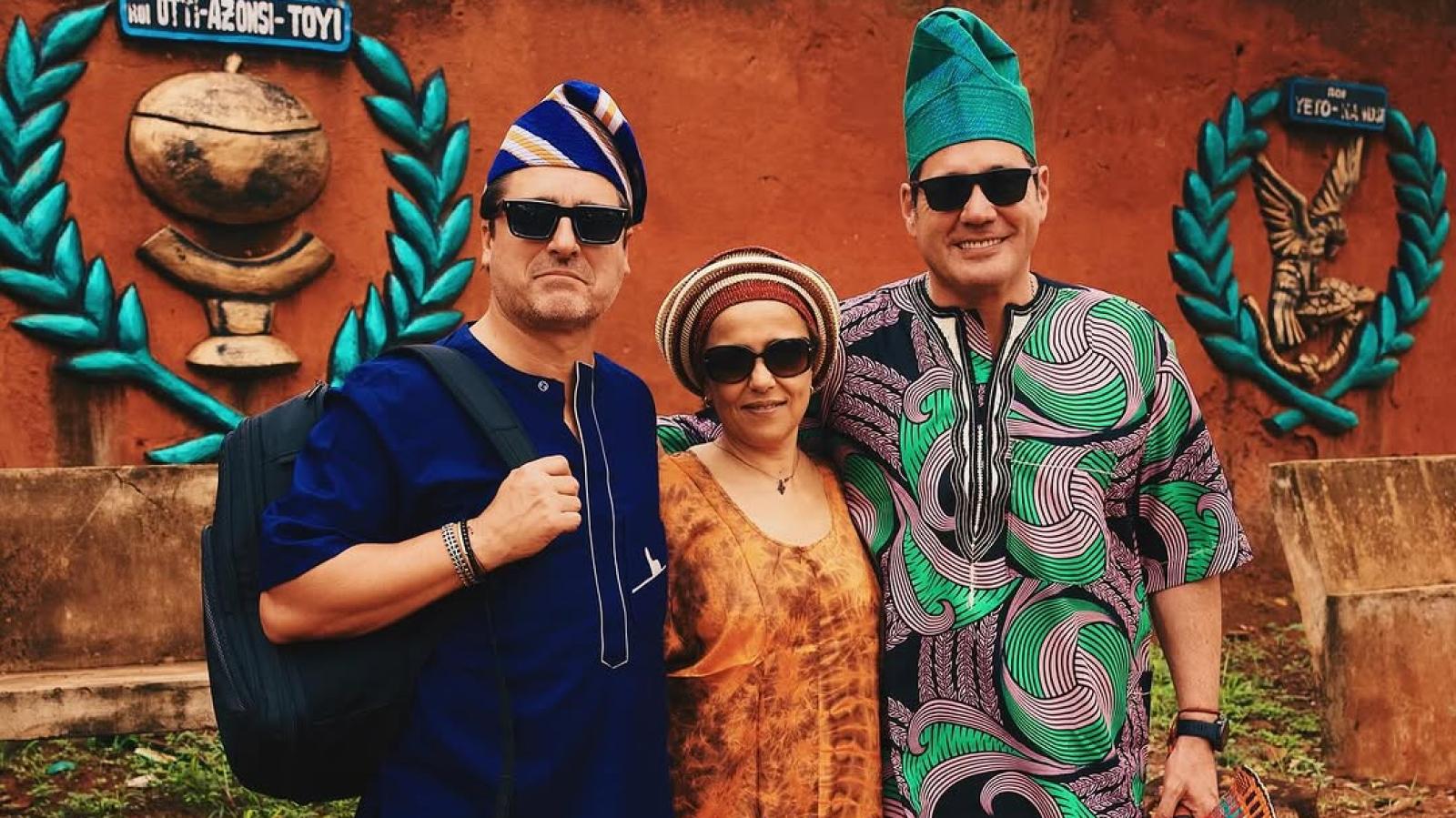 Viuda de Toni Espadas junto a Jorge Zabaleta y Pancho Saavedra 