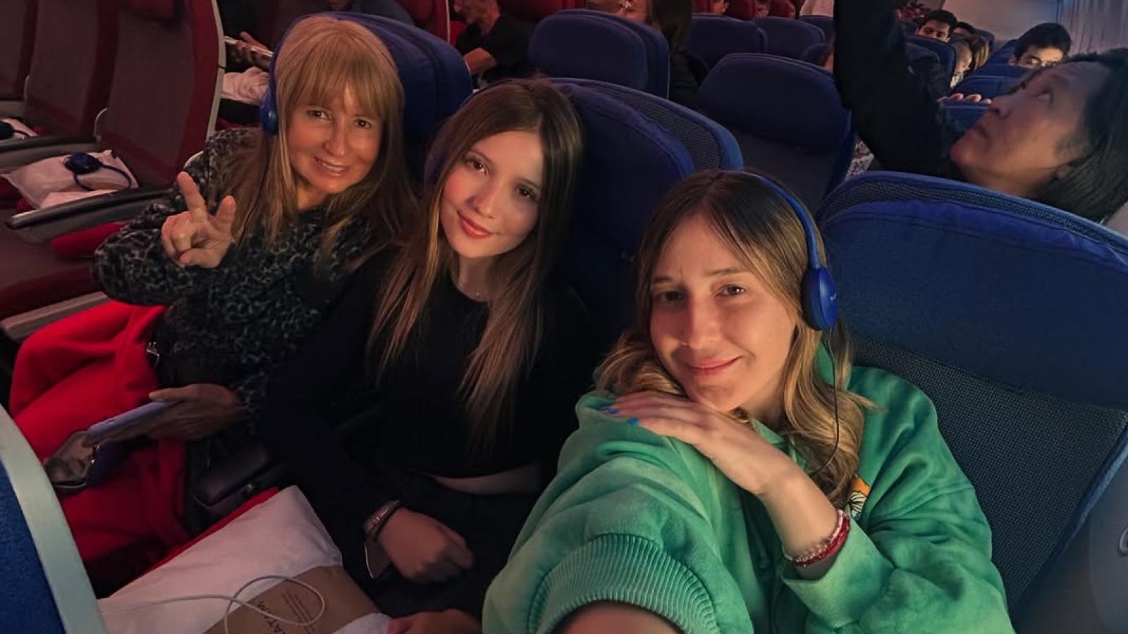 Vale Saini junto a su hija y madre. 