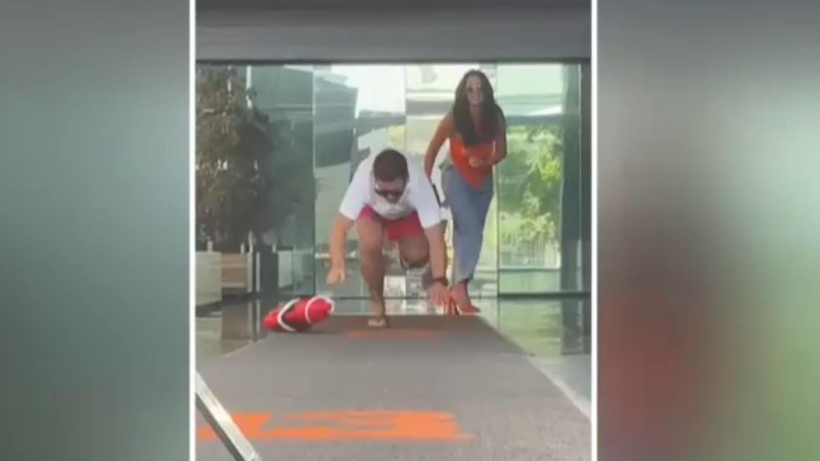La divertida zancadilla que Pamela Díaz le dio a Nacho Gutiérrez en el spot de Viña 2025
