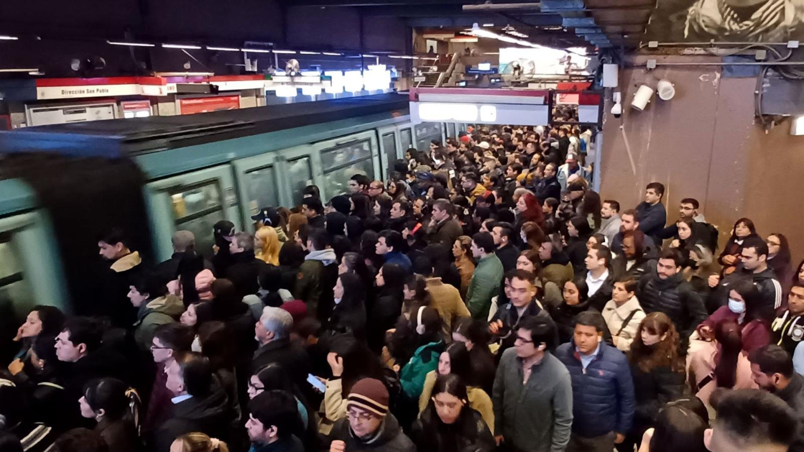 Metro de Santiago - Créditos: ATON