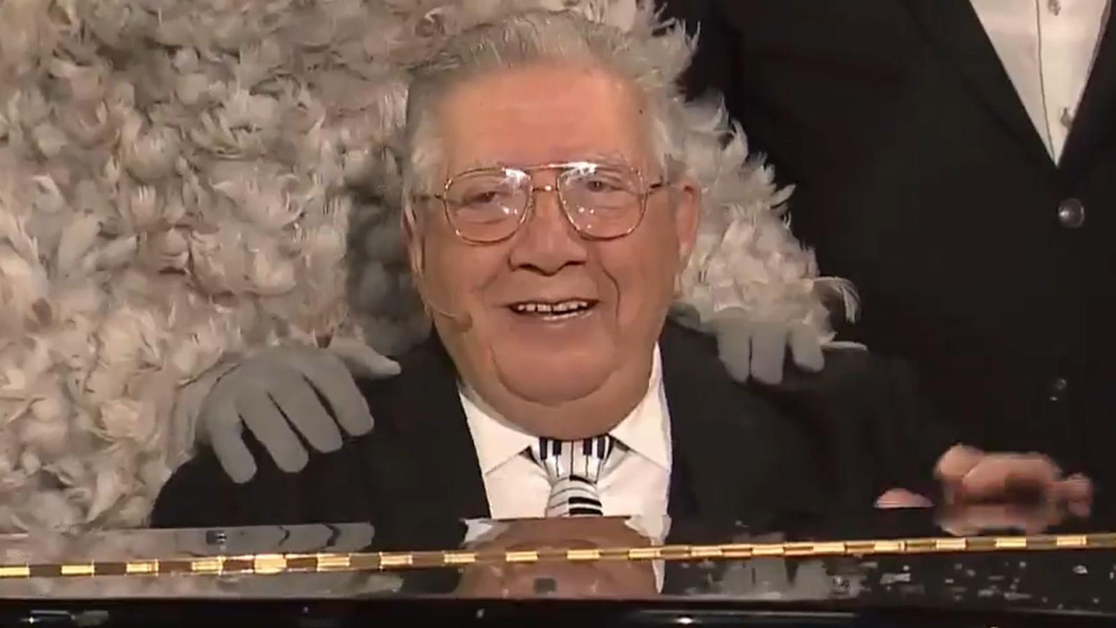 Tío Valentín recibe lindo regalo del equipo de ¡Hay que decirlo!