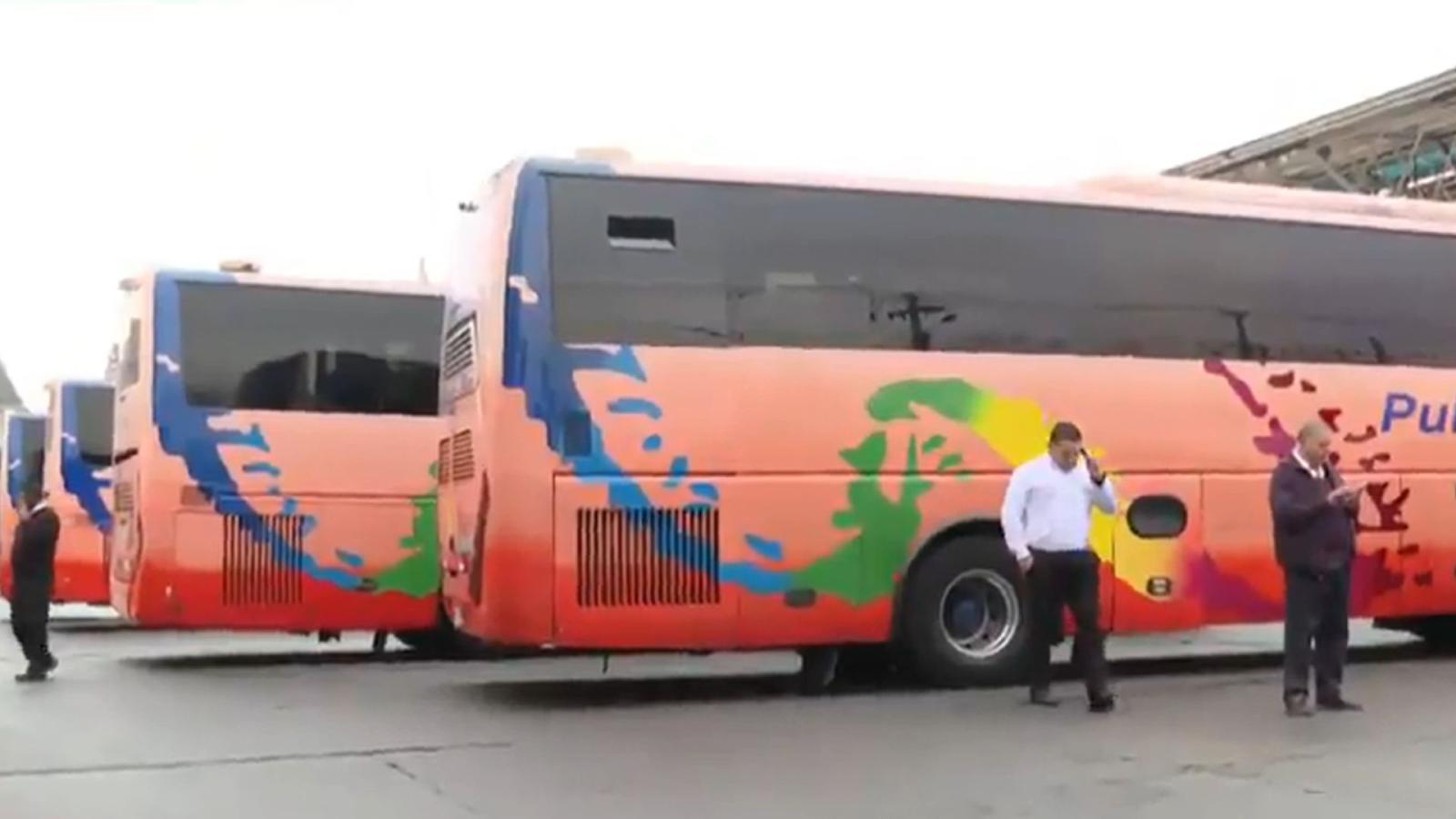 Conductores de buses bloquean paso en Terminal Alameda en medio de Semana Santa