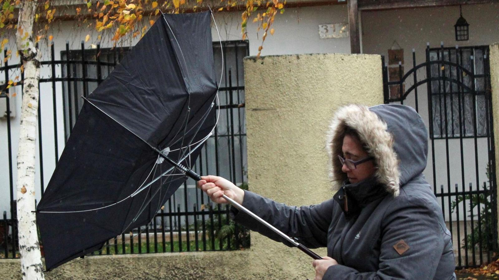 El Gobierno hizo un llamado a protegerse del viento - Agencia Uno