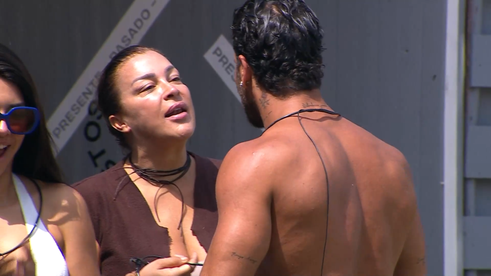 Canal 13 - Mundos Opuestos