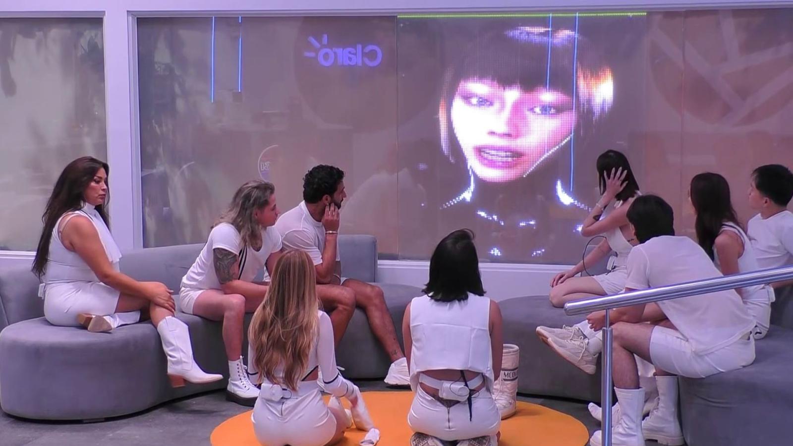 Horarios y días de "Mundos Opuestos"