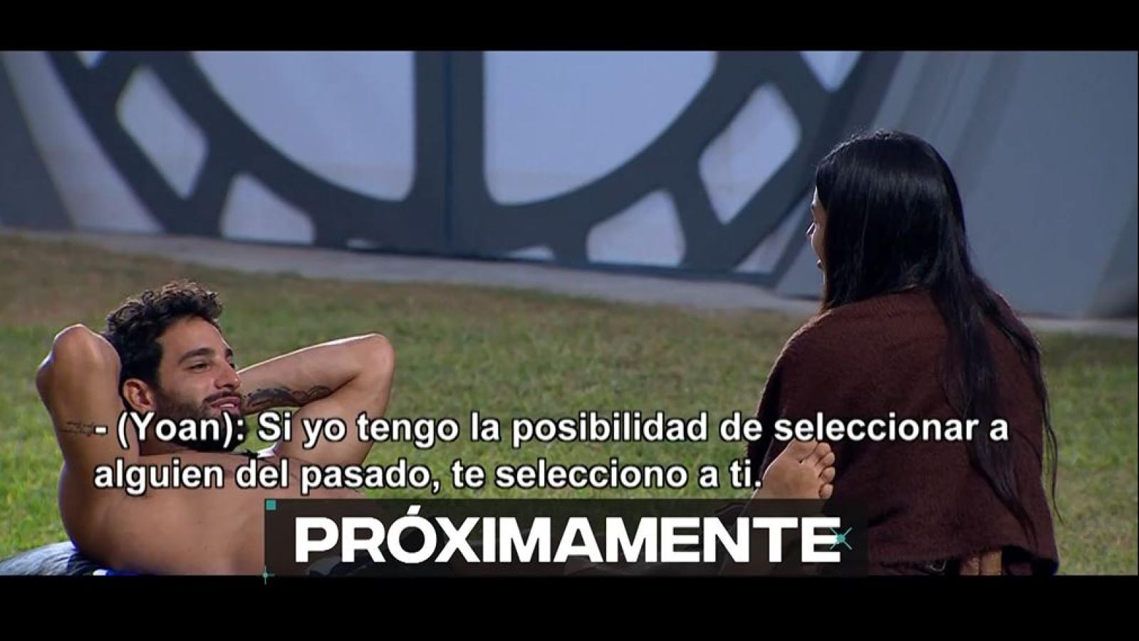 Eskarcita es coqueteada por Yoan Curtis 