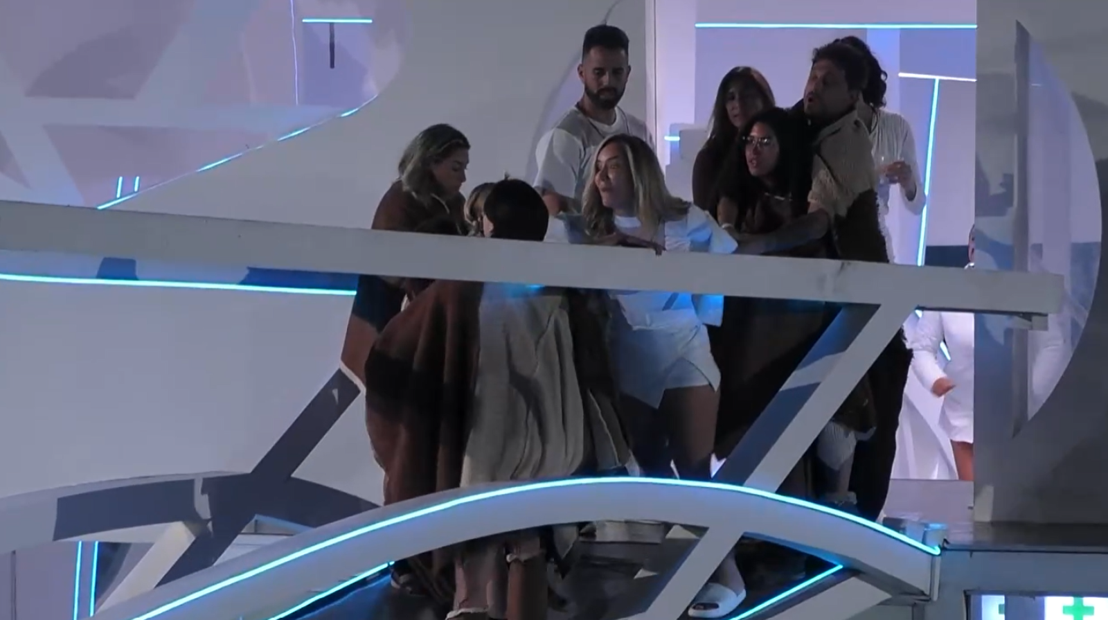 Canal 13 - Mundos Opuestos